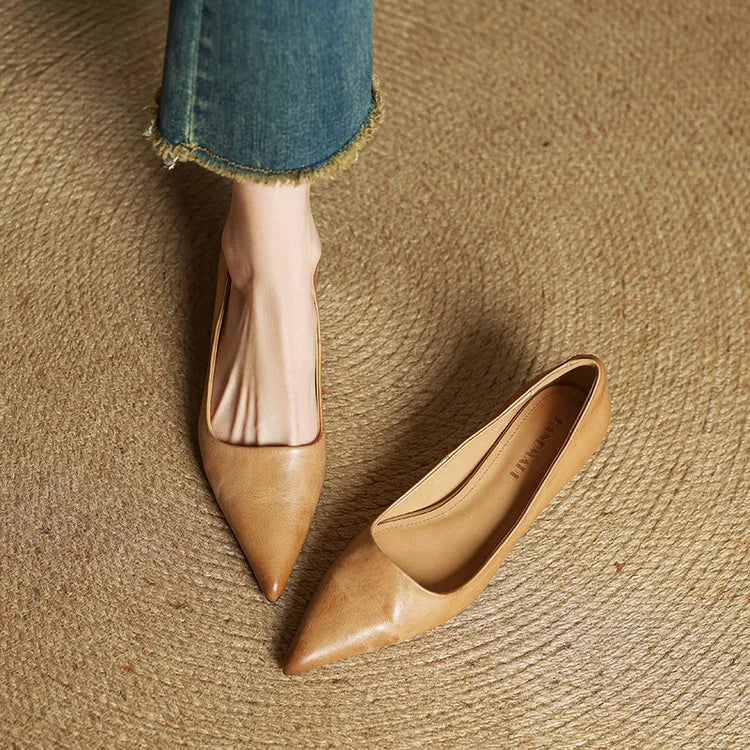 Serelina - Κομψή γόβα με μυτερή μύτη και χαμηλό τακούνι