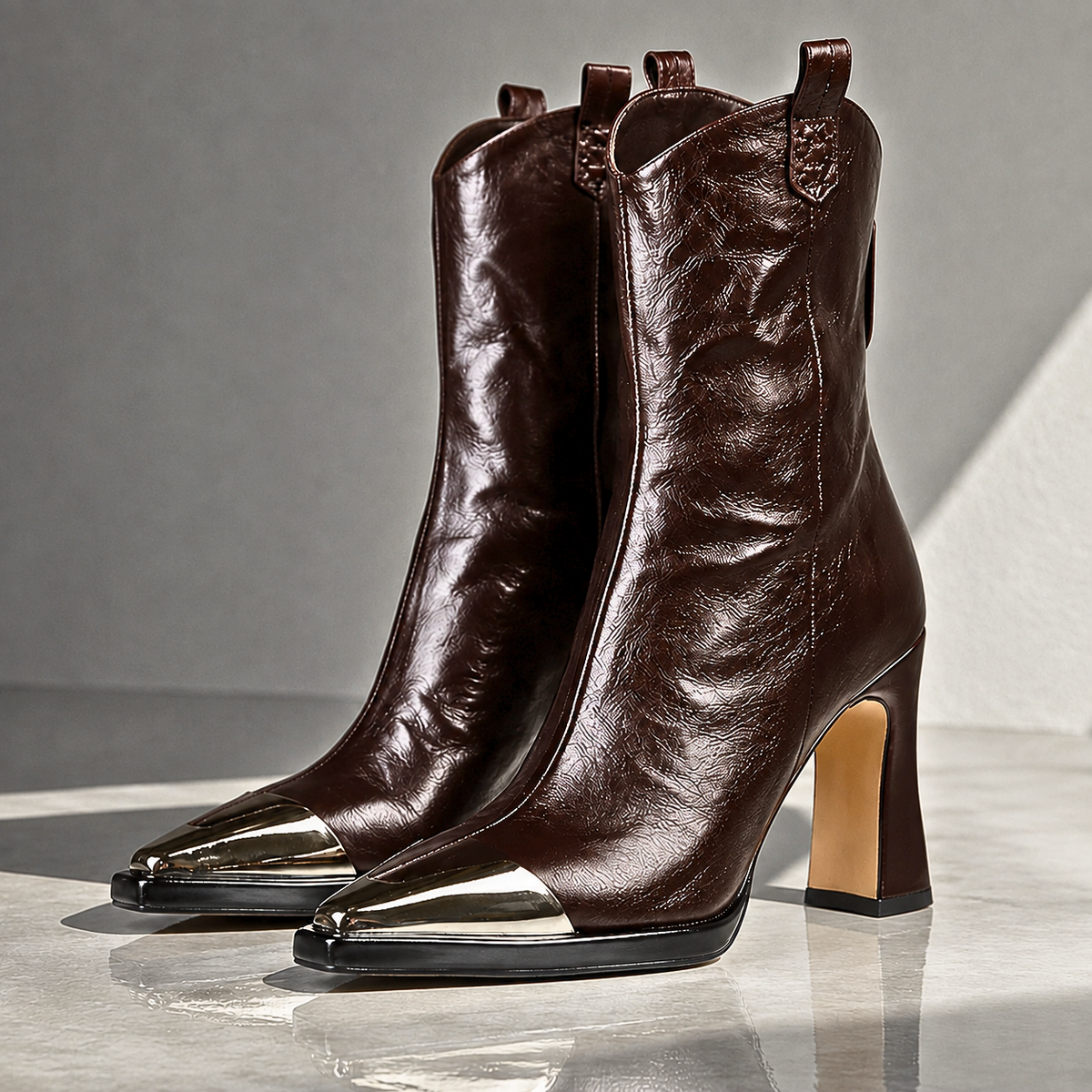 Esmira - Glänzende Stiefeletten