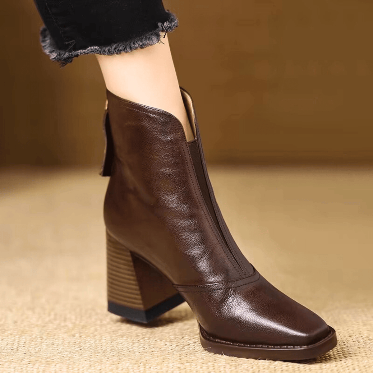 Ζόρα - Skulpturale Mini-Stiefelette